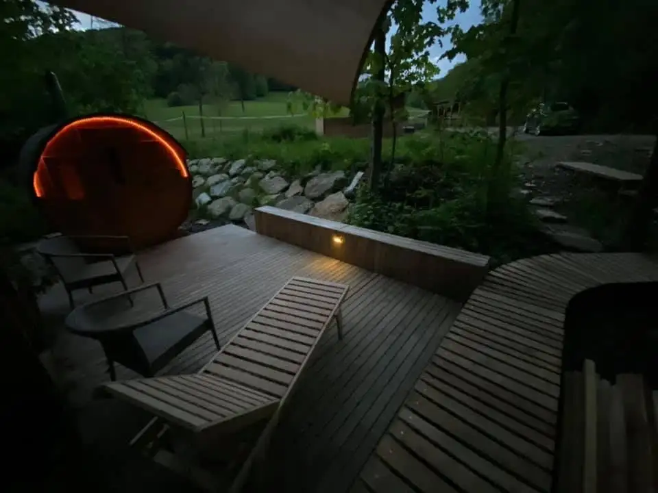 lesní sauna večer