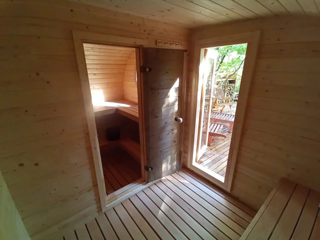 interiér lesní sauny
